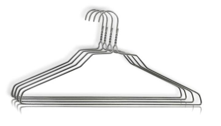 Stylowe metalowe wieszaki i stojaki, które ozdobią Twoje wnętrze