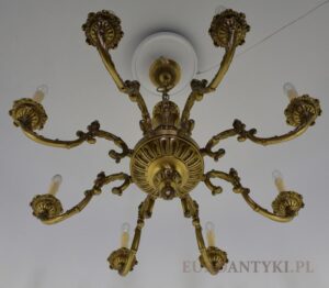 Modne żyrandole: Co warto wiedzieć o najpopularniejszej lampie sezonu?