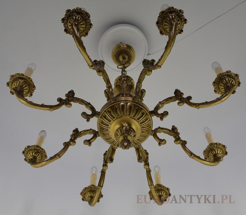 Modne żyrandole: Co warto wiedzieć o najpopularniejszej lampie sezonu?