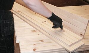 Jak skutecznie wypełniać szczeliny w drewnie? Praktyczny poradnik dla każdego majsterkowicza