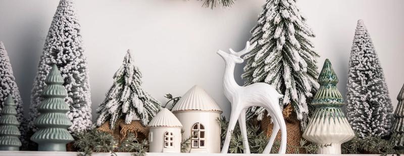 Świąteczne dekoracje w białych wnętrzach